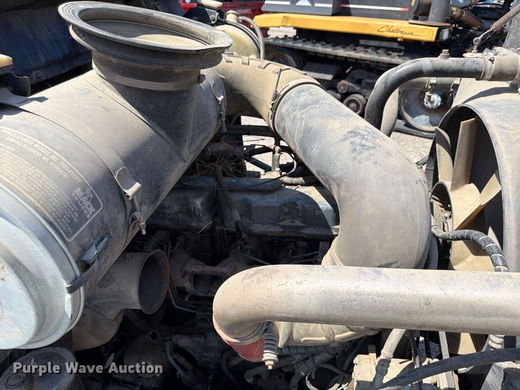 image for item FU4602 1996 Mack CH613 semi truck