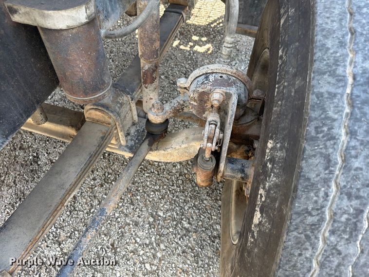 image for item FU4602 1996 Mack CH613 semi truck