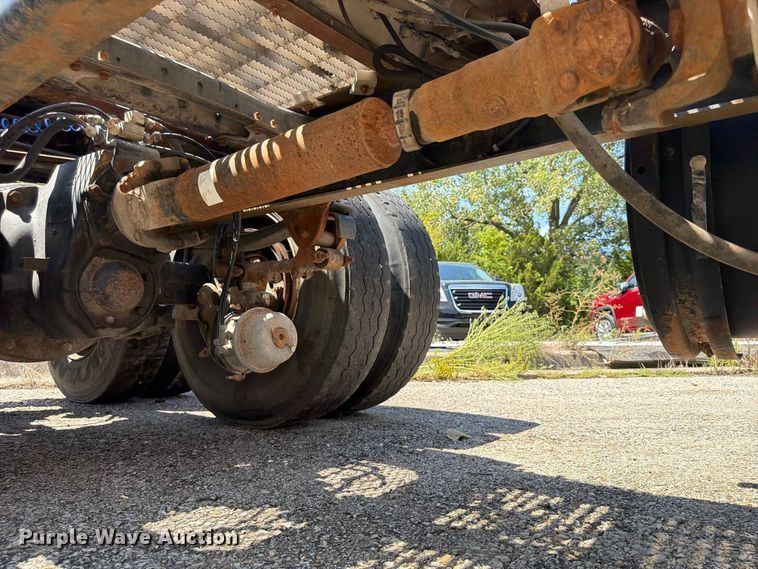 image for item FU4602 1996 Mack CH613 semi truck