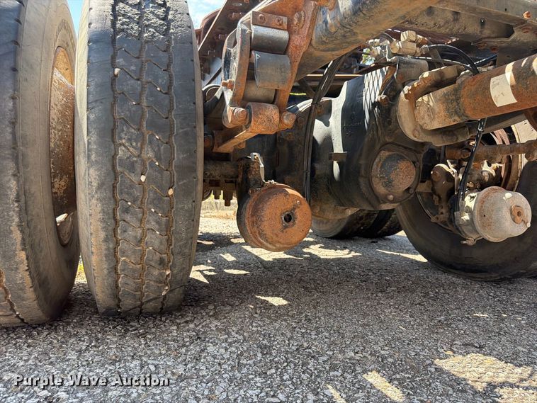 image for item FU4602 1996 Mack CH613 semi truck