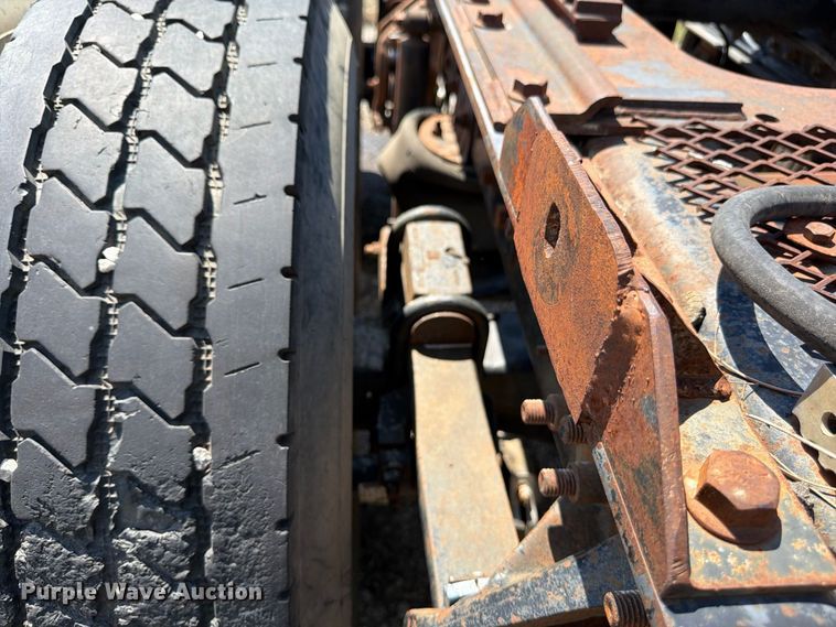 image for item FU4602 1996 Mack CH613 semi truck