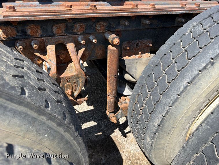 image for item FU4602 1996 Mack CH613 semi truck