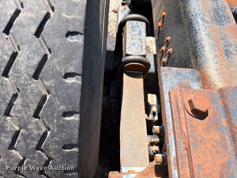 image for item FU4602 1996 Mack CH613 semi truck