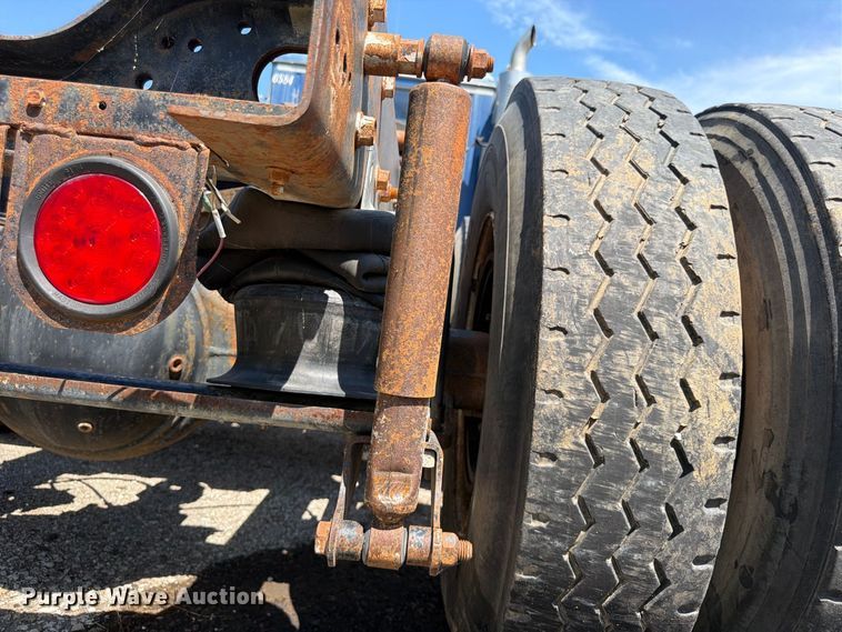 image for item FU4602 1996 Mack CH613 semi truck