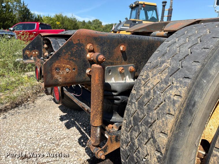 image for item FU4602 1996 Mack CH613 semi truck