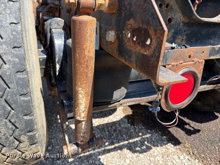 image for item FU4602 1996 Mack CH613 semi truck