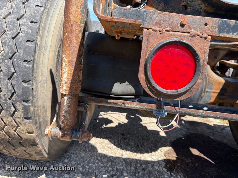 image for item FU4602 1996 Mack CH613 semi truck