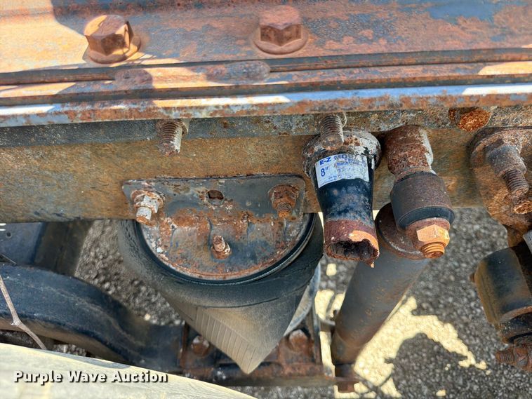 image for item FU4602 1996 Mack CH613 semi truck