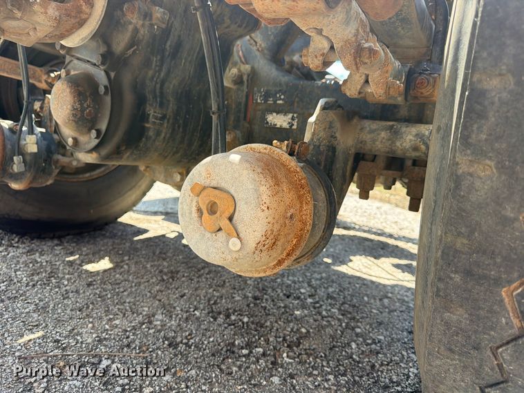 image for item FU4602 1996 Mack CH613 semi truck