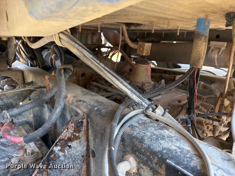 image for item FU4602 1996 Mack CH613 semi truck