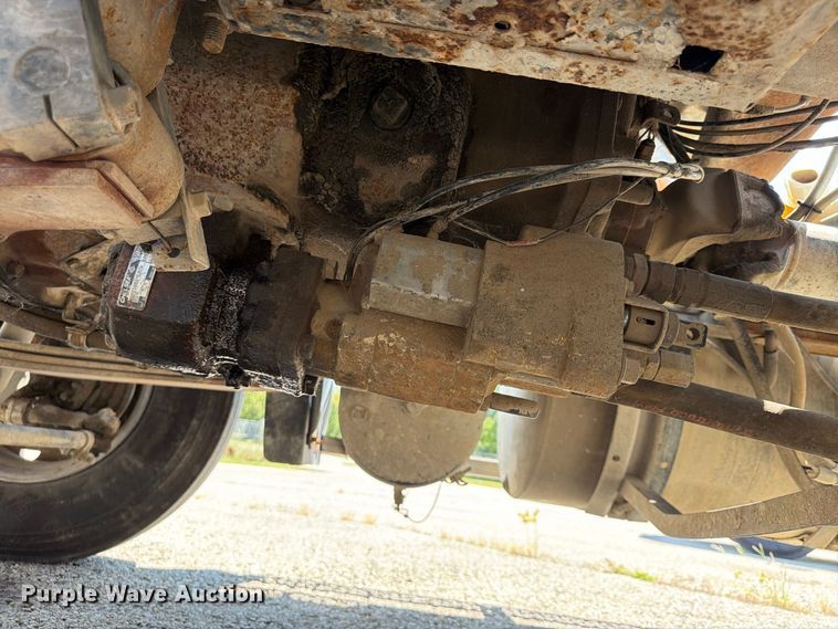 image for item FU4602 1996 Mack CH613 semi truck
