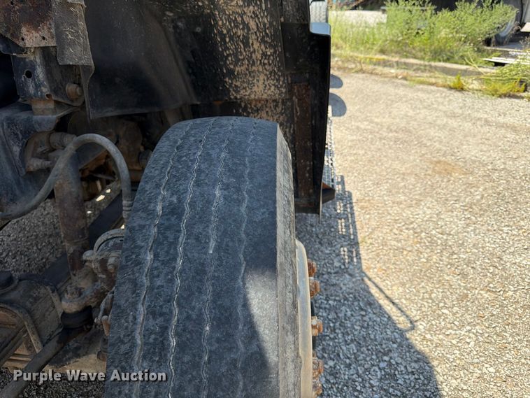 image for item FU4602 1996 Mack CH613 semi truck