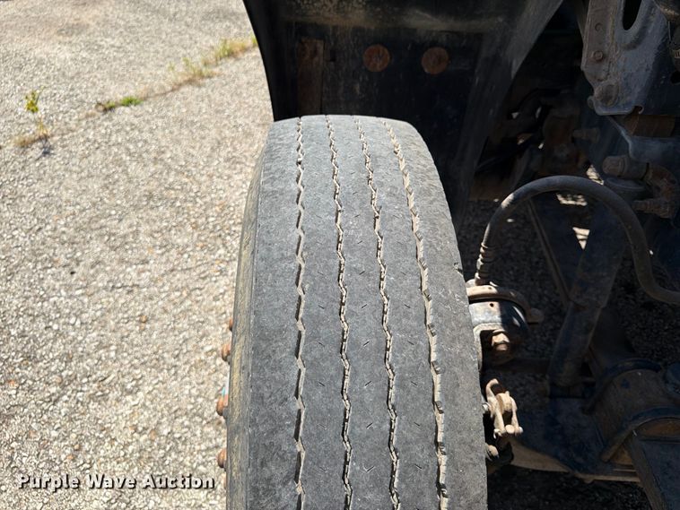 image for item FU4602 1996 Mack CH613 semi truck