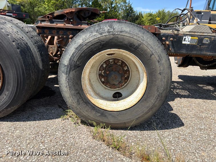 image for item FU4602 1996 Mack CH613 semi truck