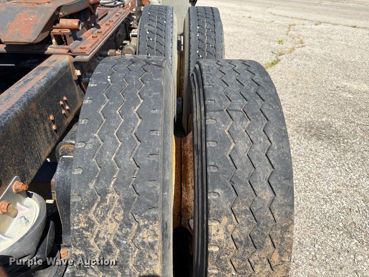 image for item FU4602 1996 Mack CH613 semi truck