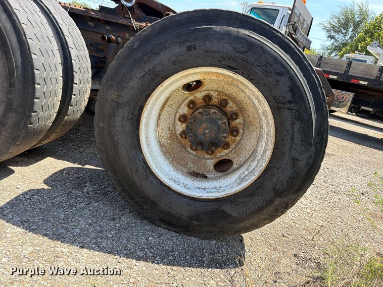 image for item FU4602 1996 Mack CH613 semi truck