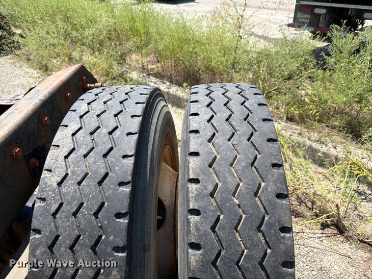 image for item FU4602 1996 Mack CH613 semi truck