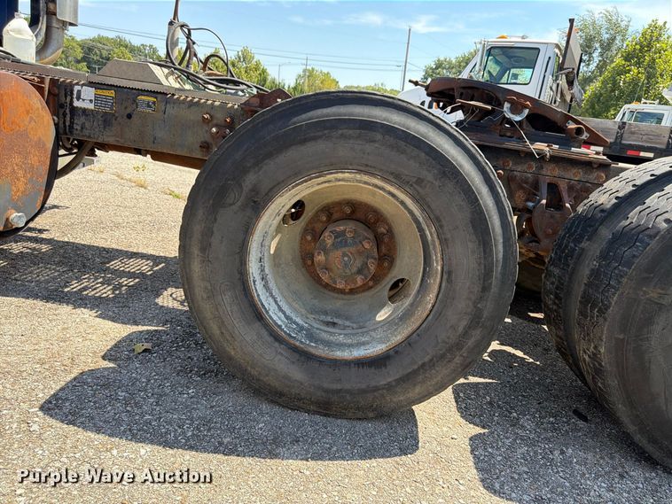 image for item FU4602 1996 Mack CH613 semi truck