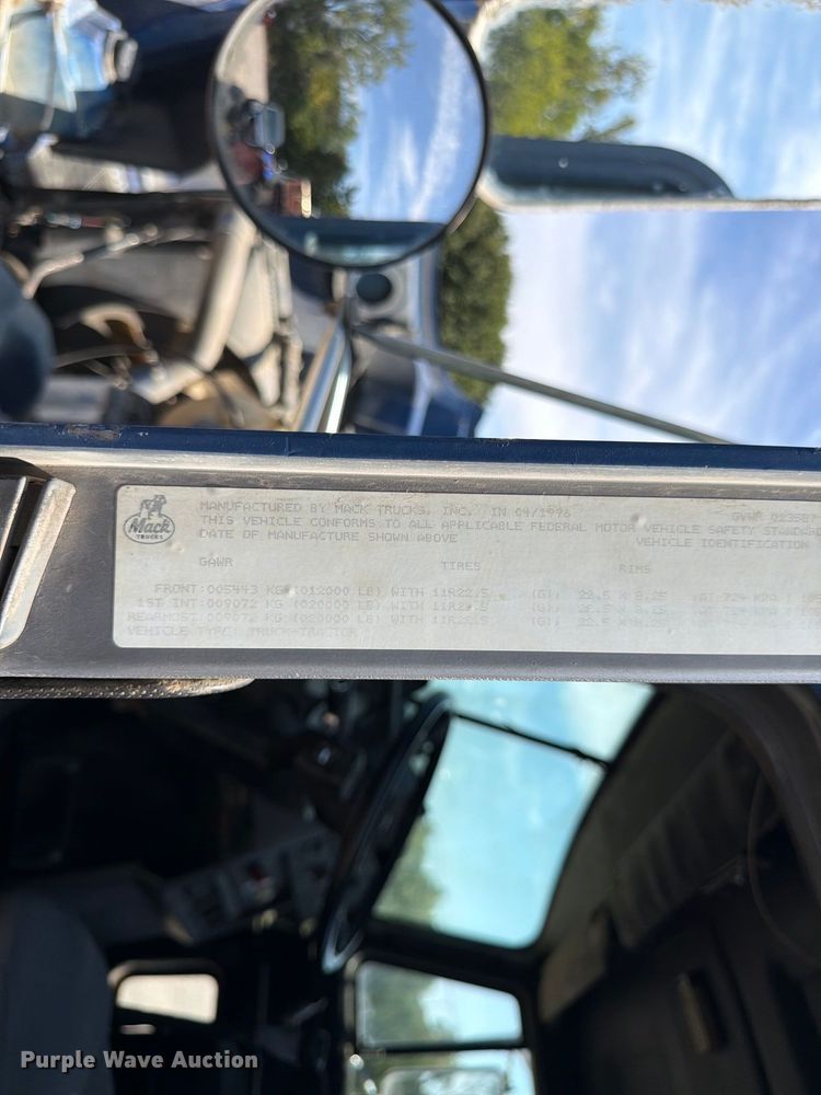 image for item FU4602 1996 Mack CH613 semi truck