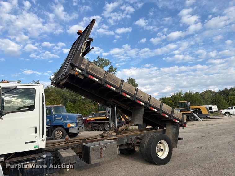 image for item FU4603 2001 Sterling Truck L7500 Series dump flatbed truck
