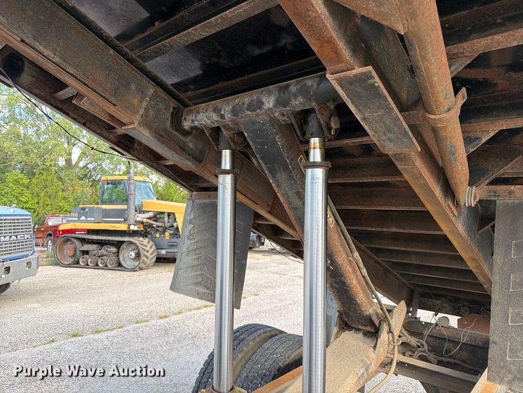 image for item FU4603 2001 Sterling Truck L7500 Series dump flatbed truck