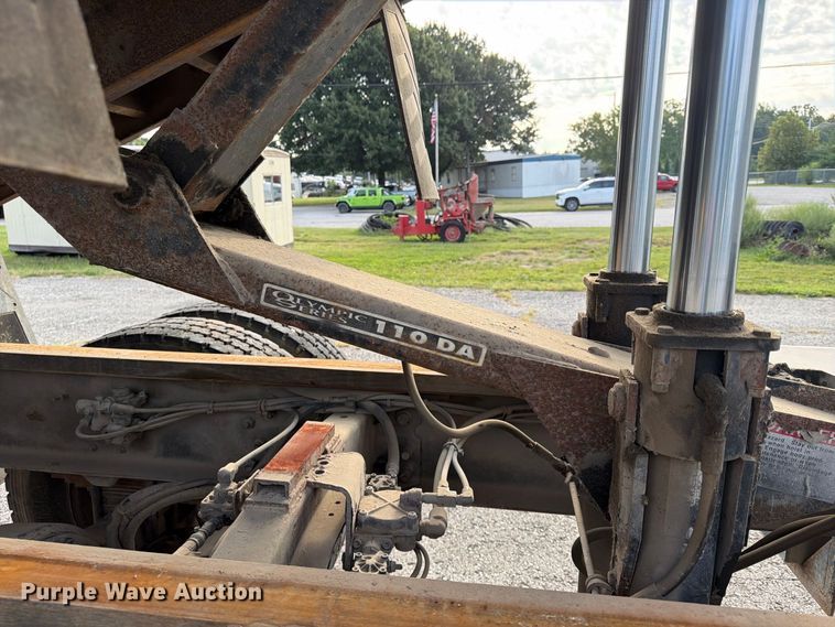 image for item FU4603 2001 Sterling Truck L7500 Series dump flatbed truck