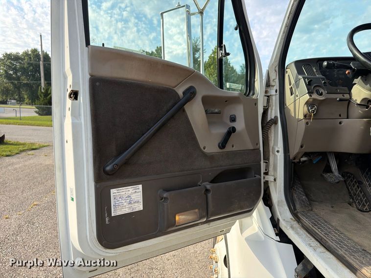 image for item FU4603 2001 Sterling Truck L7500 Series dump flatbed truck