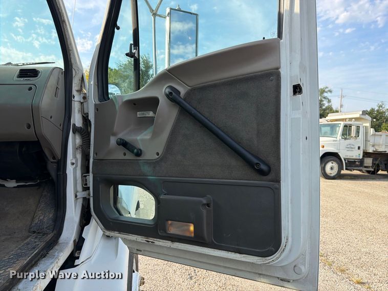 image for item FU4603 2001 Sterling Truck L7500 Series dump flatbed truck
