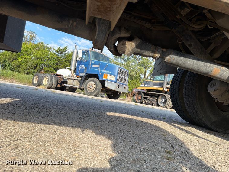 image for item FU4603 2001 Sterling Truck L7500 Series dump flatbed truck