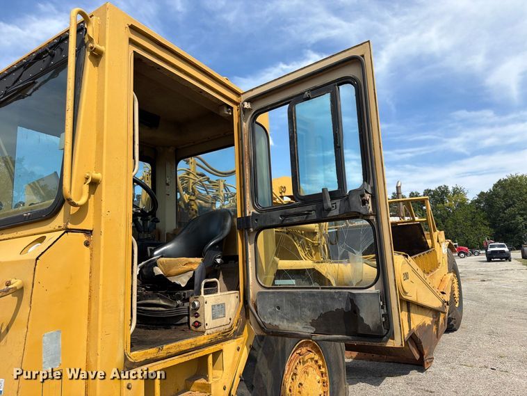 image for item FU4605 1996 Caterpillar 627F scraper