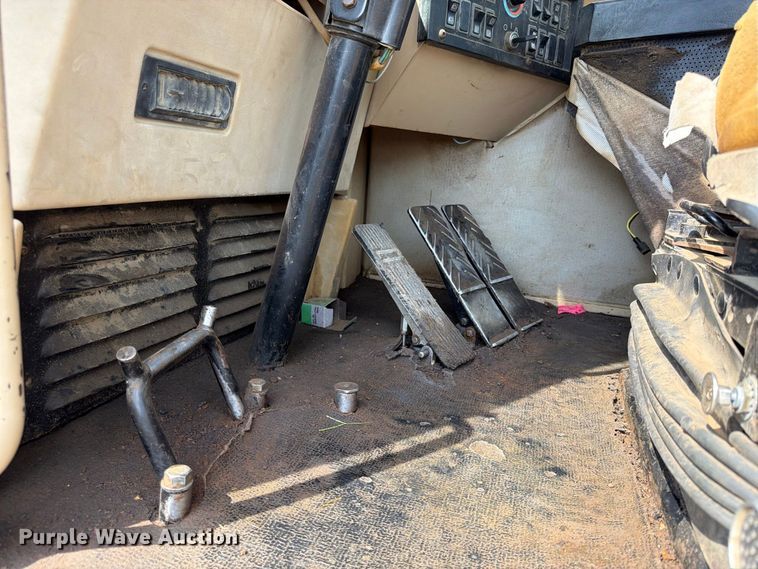 image for item FU4605 1996 Caterpillar 627F scraper