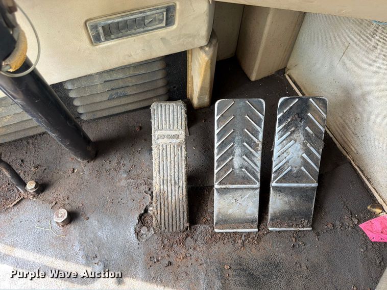 image for item FU4605 1996 Caterpillar 627F scraper