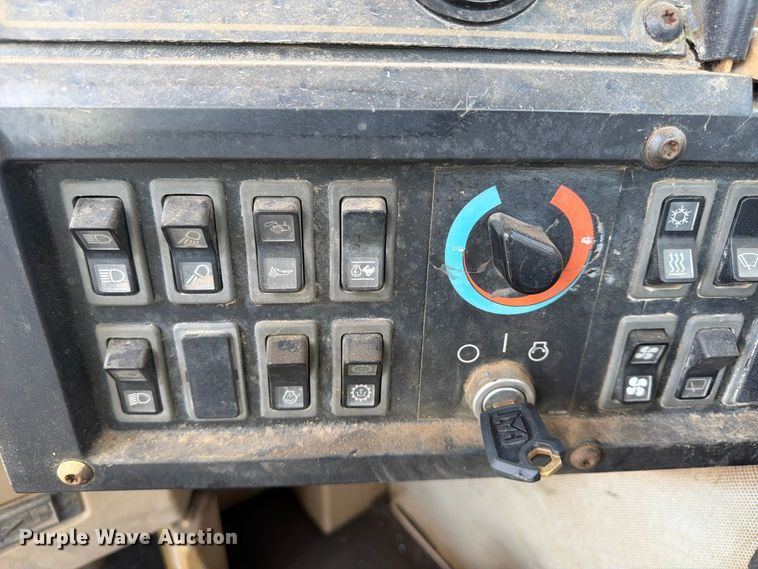 image for item FU4605 1996 Caterpillar 627F scraper