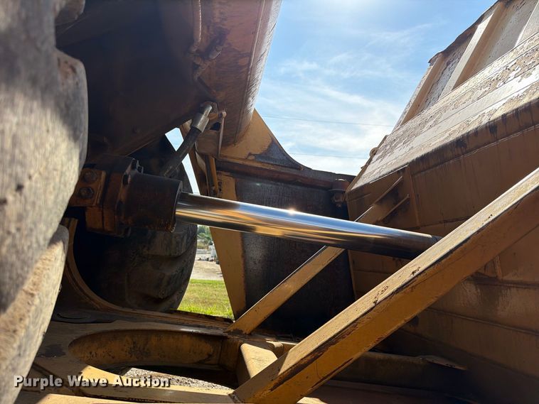 image for item FU4606 1997 Caterpillar 621F scraper