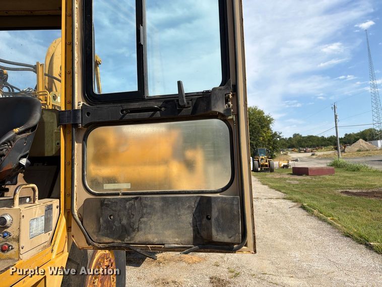 image for item FU4606 1997 Caterpillar 621F scraper