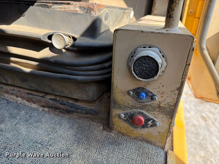 image for item FU4606 1997 Caterpillar 621F scraper