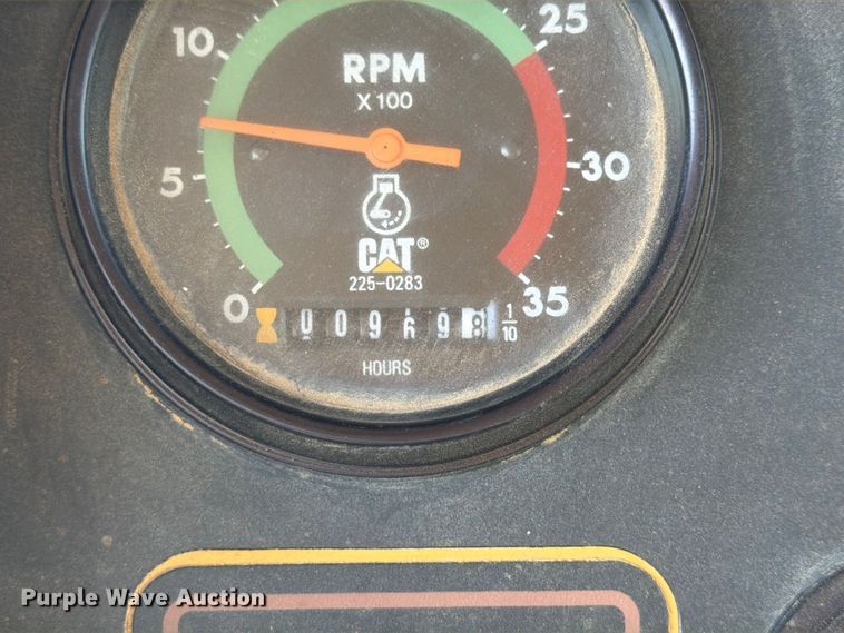 image for item FU4606 1997 Caterpillar 621F scraper