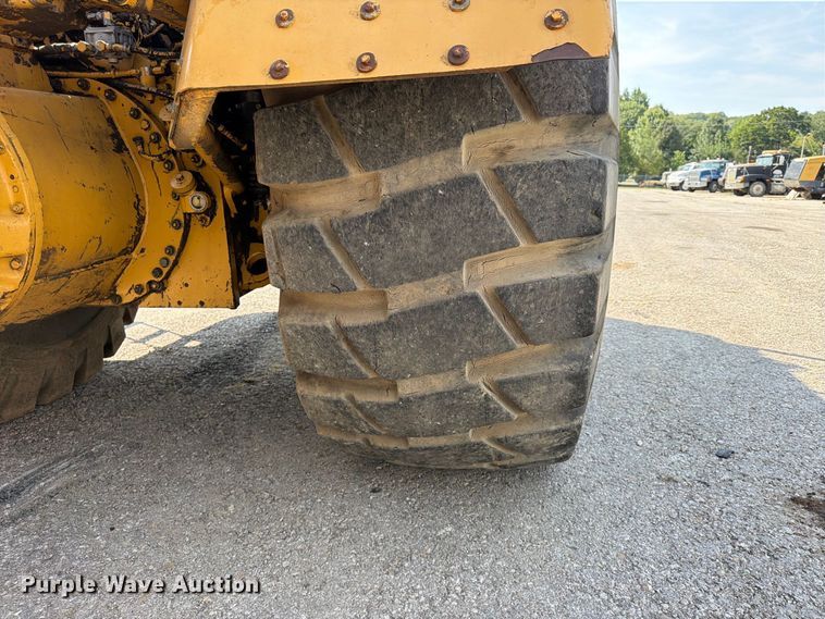 image for item FU4606 1997 Caterpillar 621F scraper