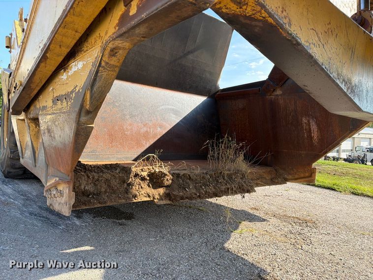 image for item FU4607 1997 Caterpillar 621F scraper