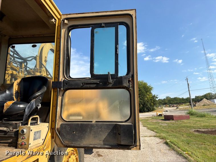 image for item FU4607 1997 Caterpillar 621F scraper