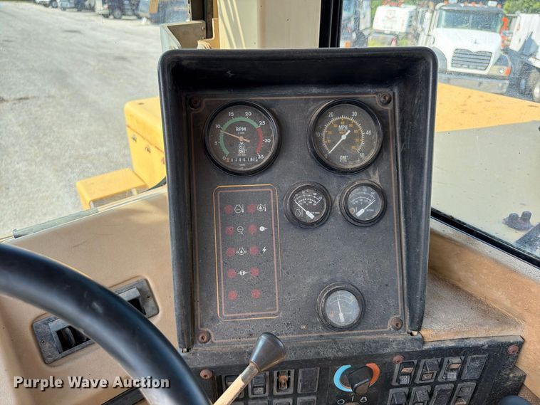 image for item FU4607 1997 Caterpillar 621F scraper