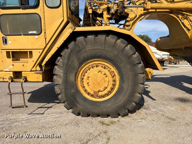 image for item FU4607 1997 Caterpillar 621F scraper