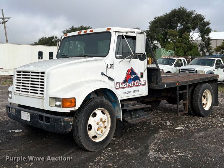 image for item FU4664 1991 International 4700 flatbed truck