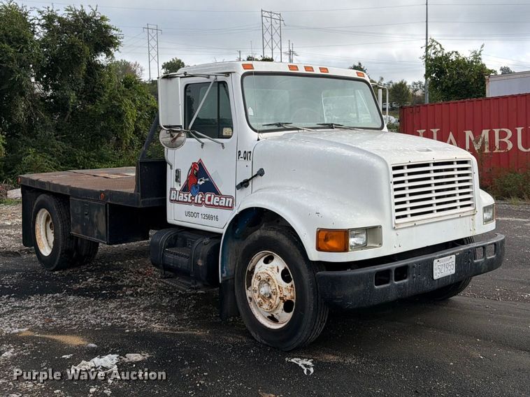 image for item FU4664 1991 International 4700 flatbed truck