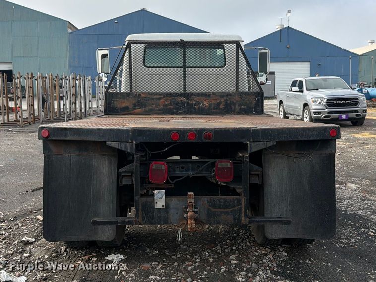 image for item FU4664 1991 International 4700 flatbed truck