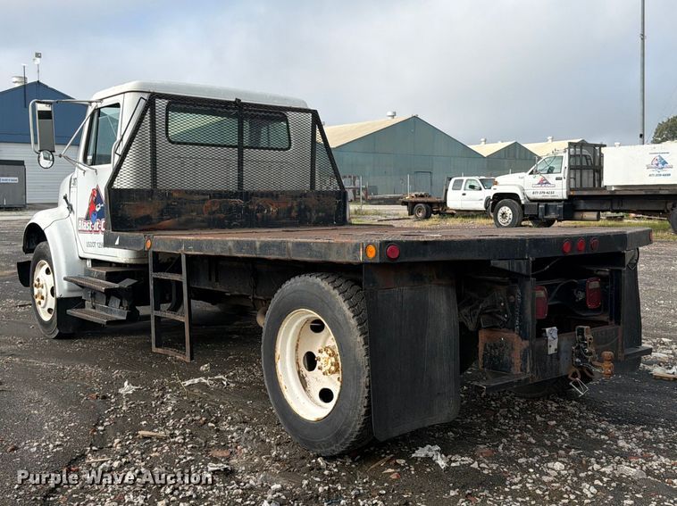 image for item FU4664 1991 International 4700 flatbed truck