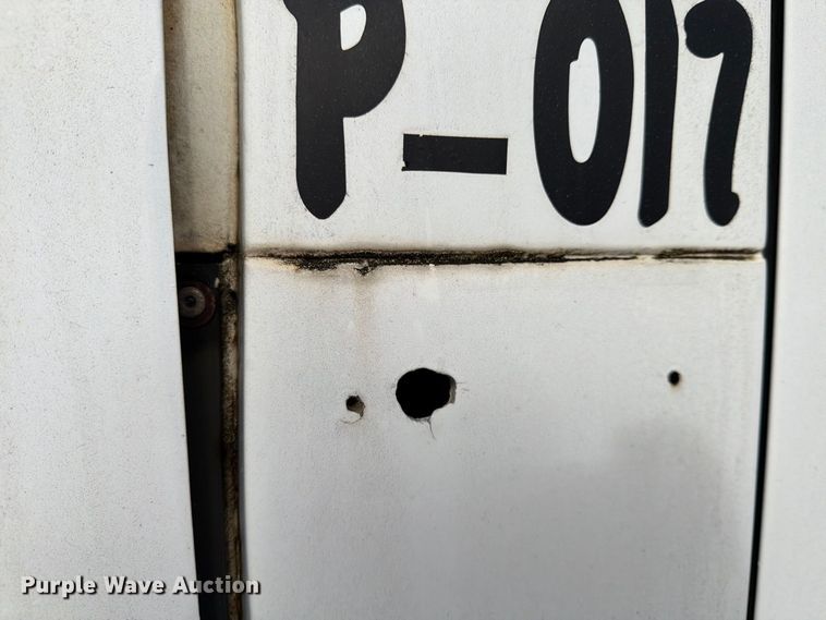 image for item FU4664 1991 International 4700 flatbed truck