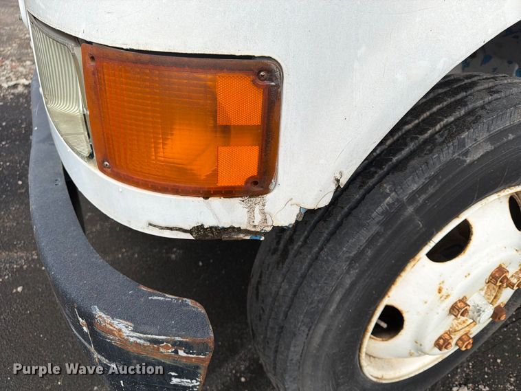 image for item FU4664 1991 International 4700 flatbed truck
