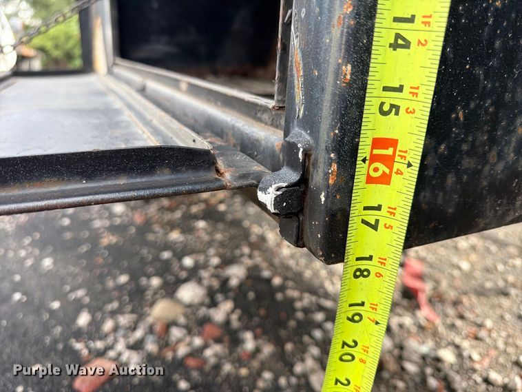 image for item FU4664 1991 International 4700 flatbed truck