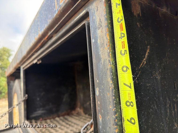 image for item FU4664 1991 International 4700 flatbed truck